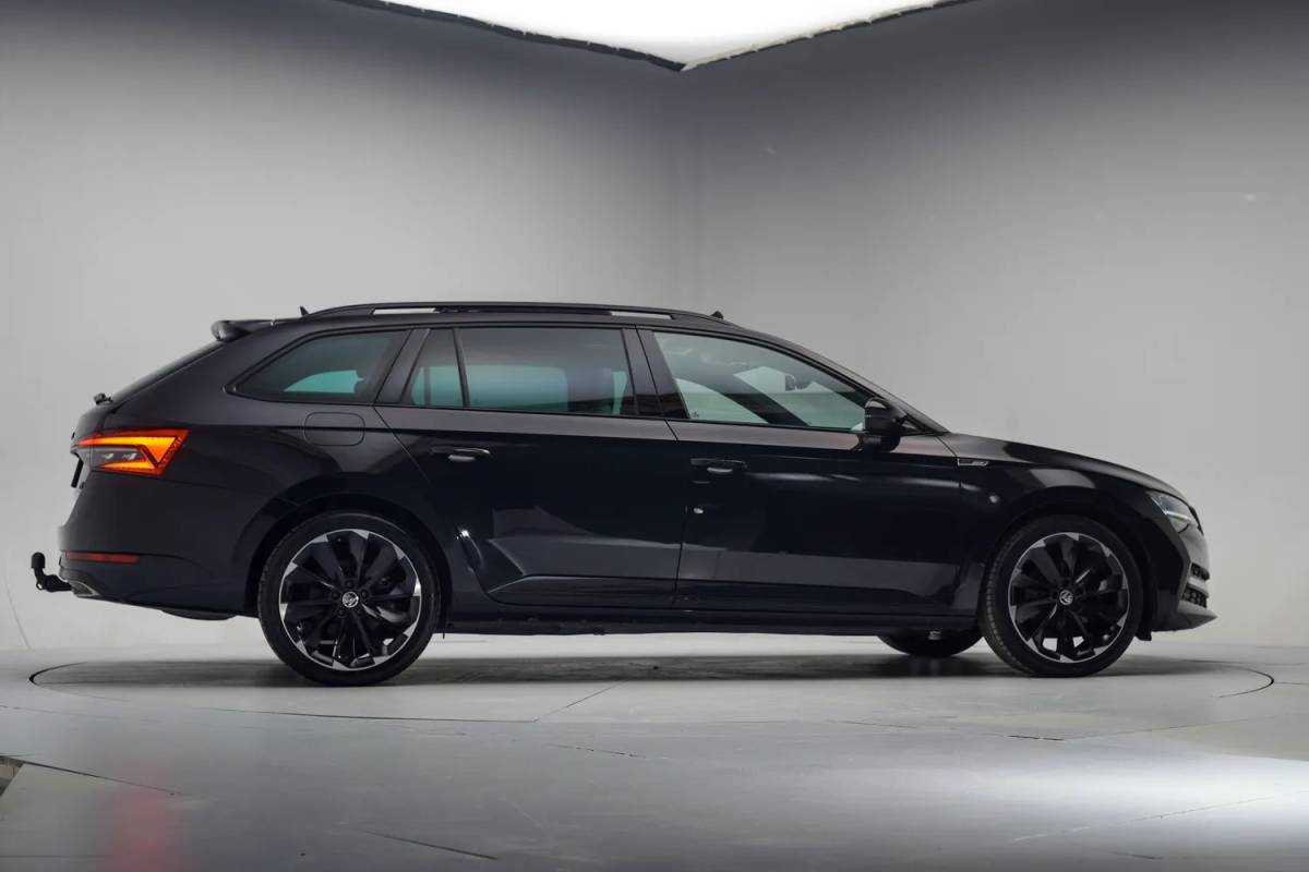 Škoda Superb Skoda Superb COMBI 1.4 TSI iV PHEV Sportline Aut.[ Panorama Virtual Trekhaak ]