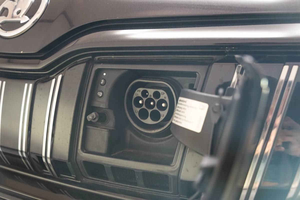 Škoda Superb Skoda Superb COMBI 1.4 TSI iV PHEV Sportline Aut.[ Panorama Virtual Trekhaak ]