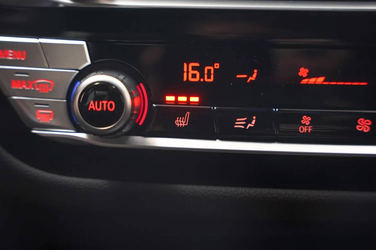 BMW iX3 BMW iX3 Executive 80 kWh 3 fase [ Panorama Navi Apple / Android Adapt.cruise Leder Stoelverwarming ]