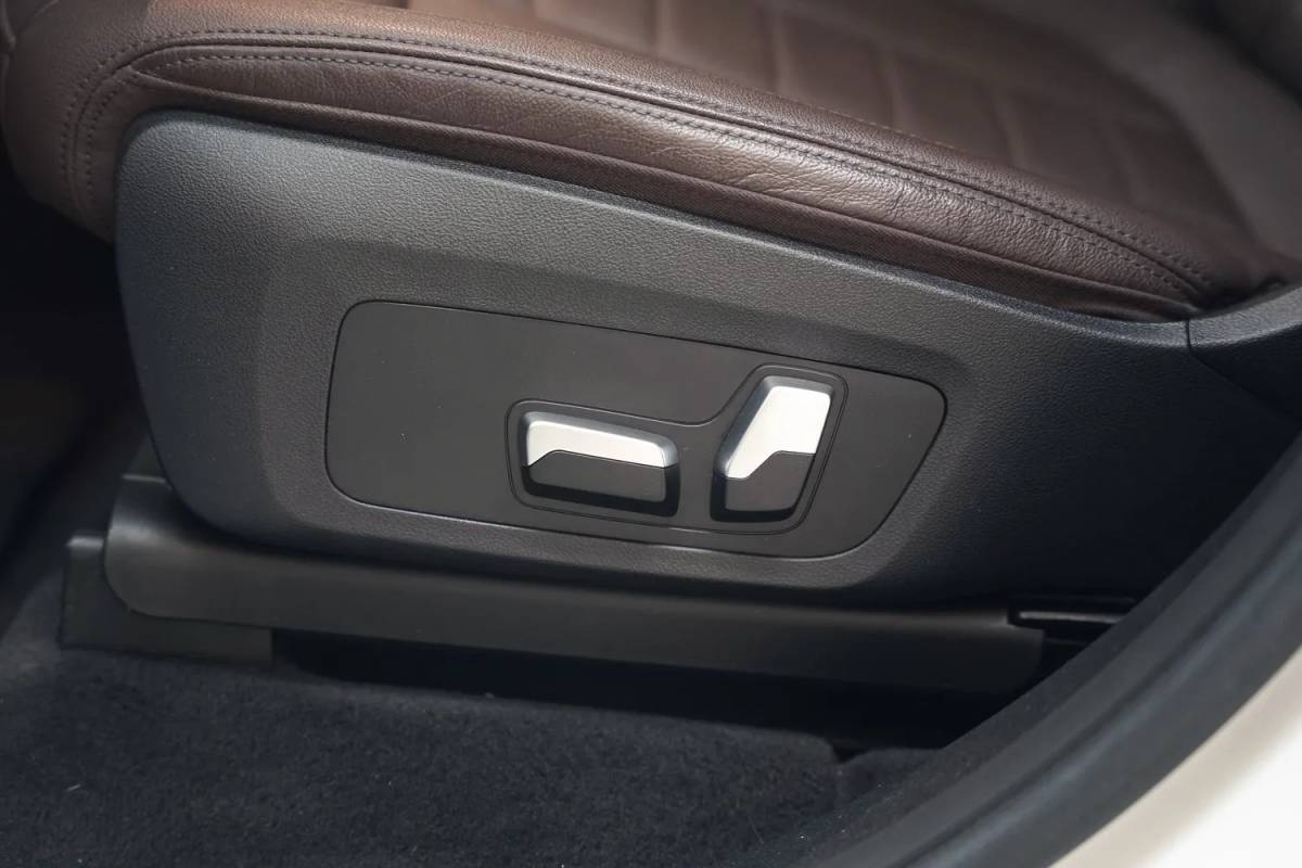 BMW iX3 BMW iX3 Executive 80 kWh 3 fase [ Panorama Navi Apple / Android Adapt.cruise Leder Stoelverwarming ]