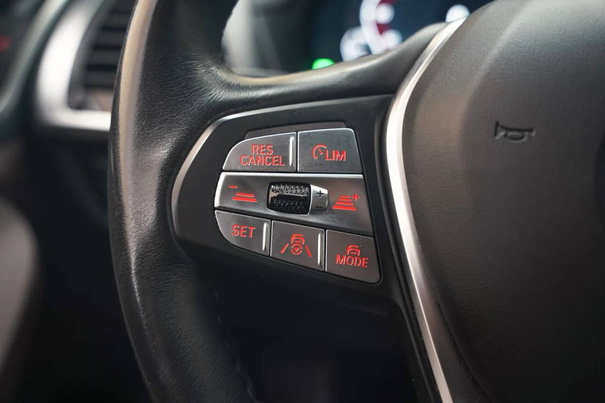 BMW iX3 BMW iX3 Executive 80 kWh 3 fase [ Panorama Navi Apple / Android Adapt.cruise Leder Stoelverwarming ]