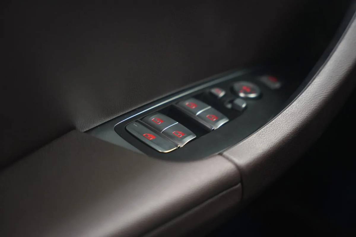 BMW iX3 BMW iX3 Executive 80 kWh 3 fase [ Panorama Navi Apple / Android Adapt.cruise Leder Stoelverwarming ]