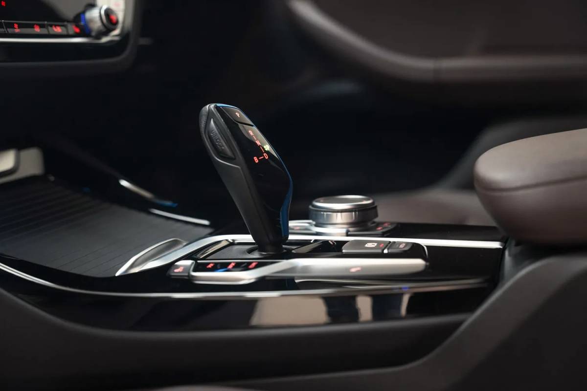 BMW iX3 BMW iX3 Executive 80 kWh 3 fase [ Panorama Navi Apple / Android Adapt.cruise Leder Stoelverwarming ]