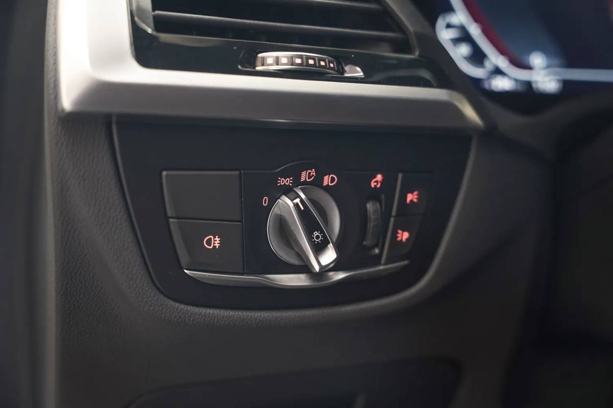 BMW iX3 BMW iX3 Executive 80 kWh 3 fase [ Panorama Navi Apple / Android Adapt.cruise Leder Stoelverwarming ]