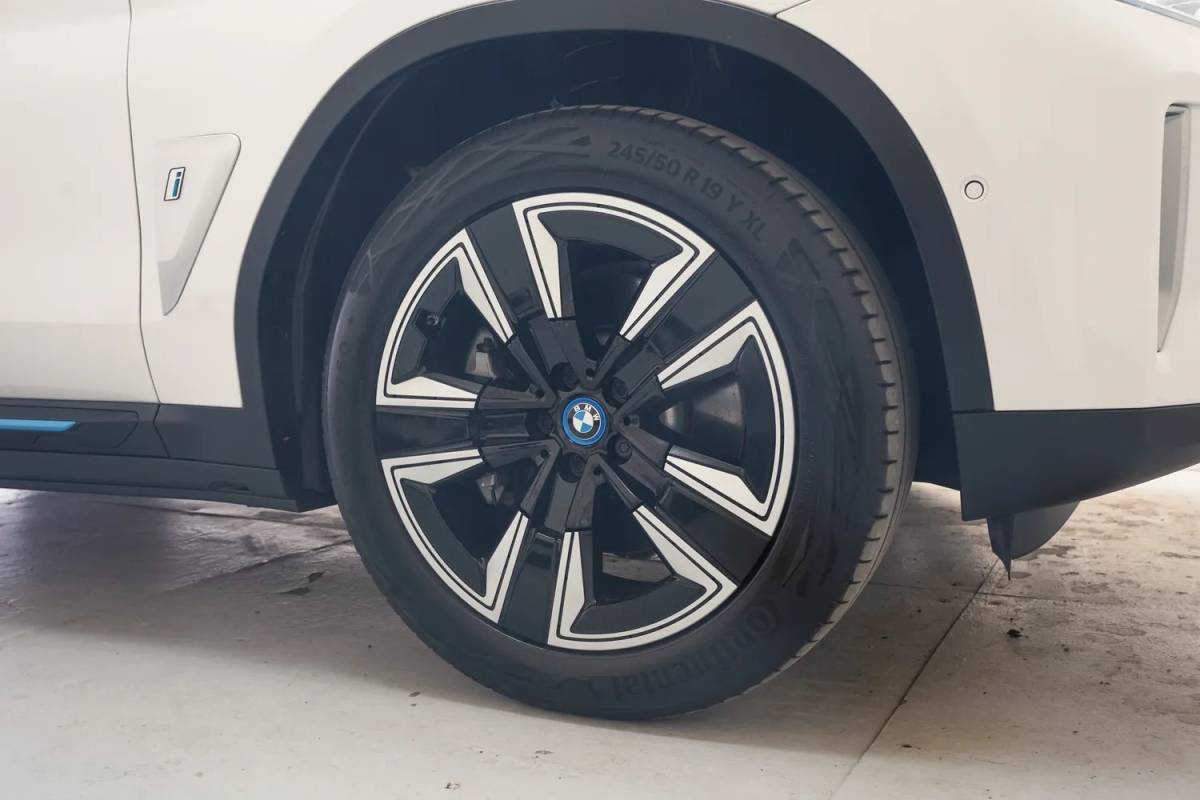 BMW iX3 BMW iX3 Executive 80 kWh 3 fase [ Panorama Navi Apple / Android Adapt.cruise Leder Stoelverwarming ]