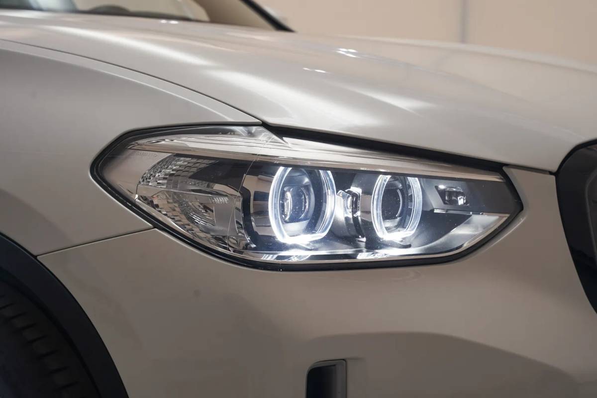 BMW iX3 BMW iX3 Executive 80 kWh 3 fase [ Panorama Navi Apple / Android Adapt.cruise Leder Stoelverwarming ]