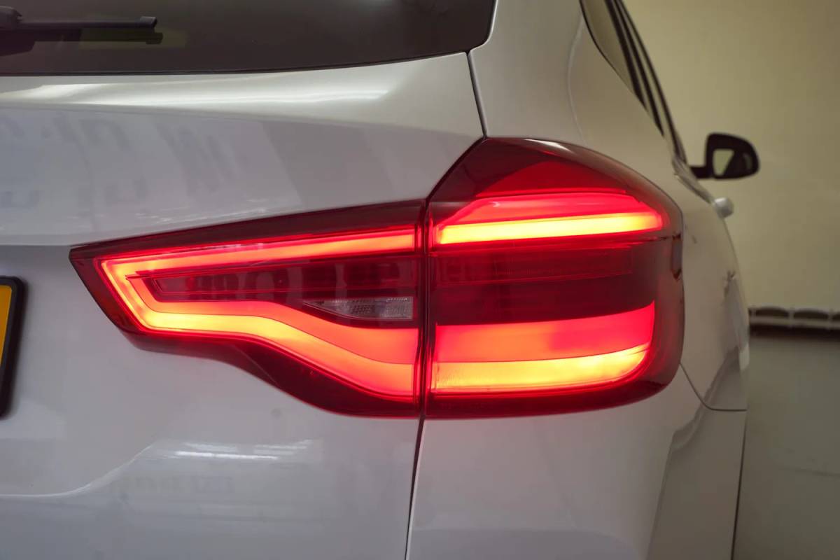 BMW iX3 BMW iX3 Executive 80 kWh 3 fase [ Panorama Navi Apple / Android Adapt.cruise Leder Stoelverwarming ]