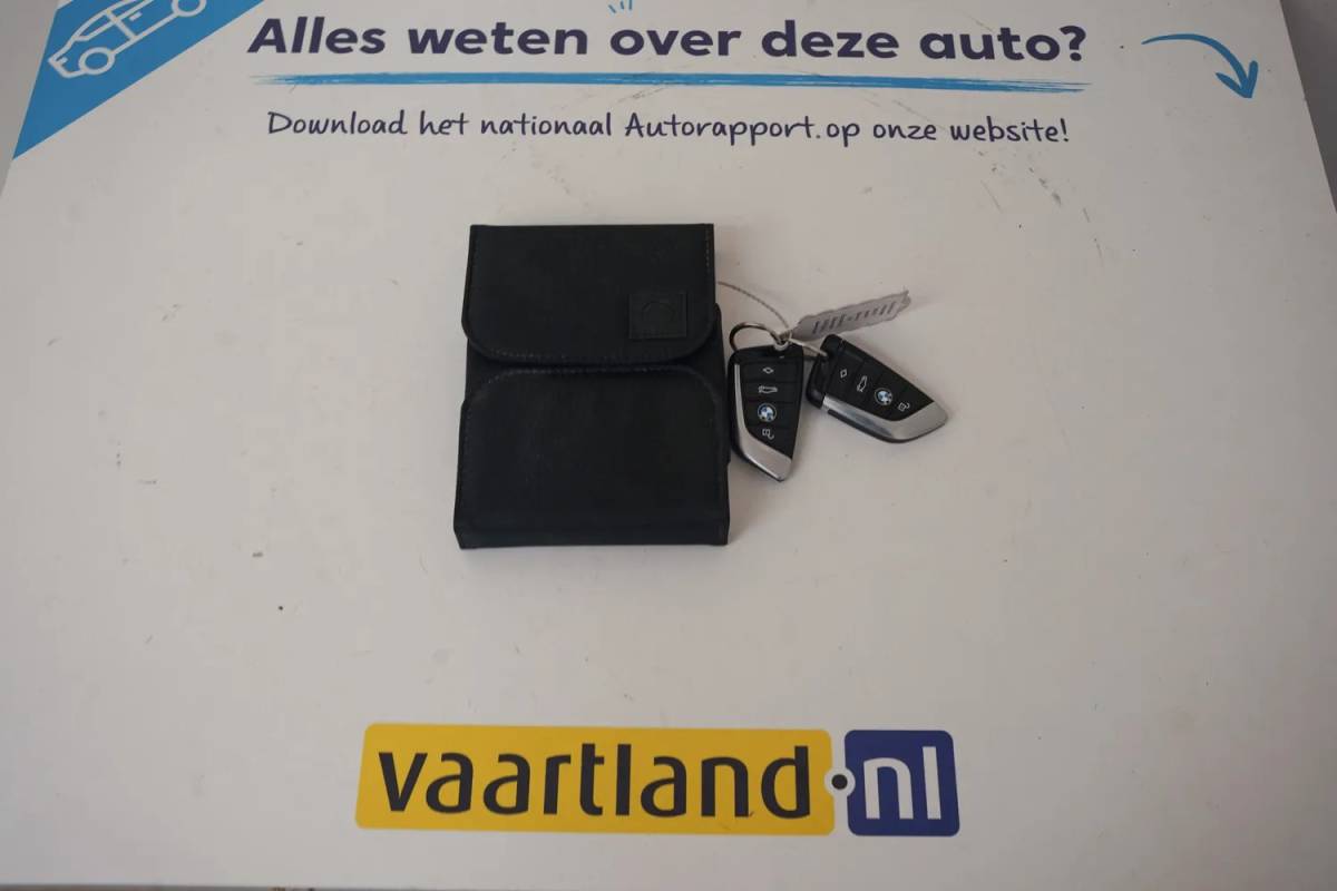 BMW iX3 BMW iX3 Executive 80 kWh 3 fase [ Panorama Navi Apple / Android Adapt.cruise Leder Stoelverwarming ]