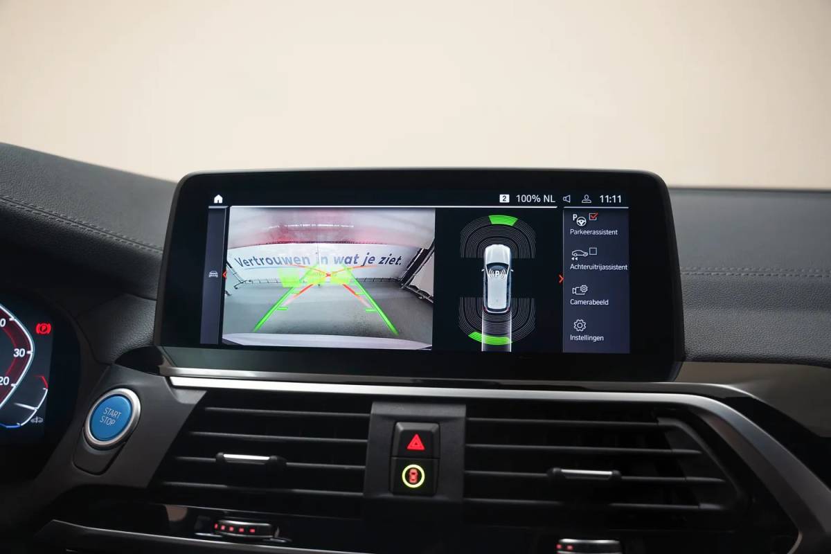 BMW iX3 BMW iX3 Executive 80 kWh 3 fase [ Panorama Navi Apple / Android Adapt.cruise Leder Stoelverwarming ]