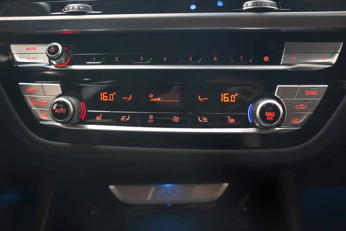 BMW iX3 BMW iX3 Executive 80 kWh 3 fase [ Panorama Navi Apple / Android Adapt.cruise Leder Stoelverwarming ]