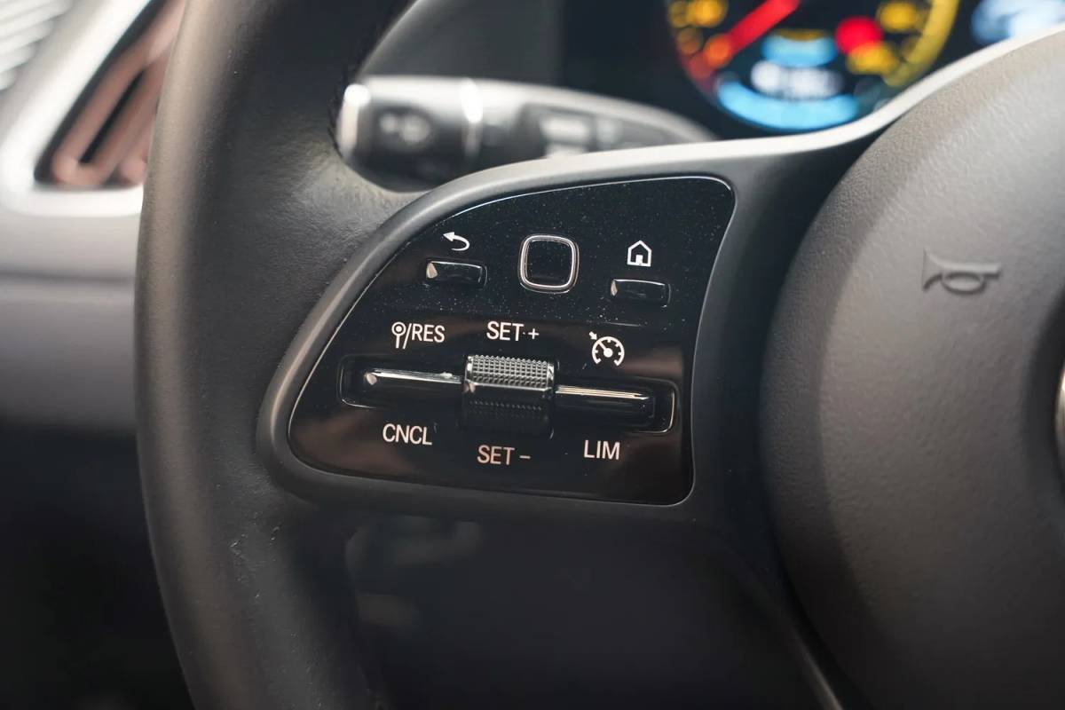 Mercedes-Benz EQC Mercedes-Benz EQC 400 4MATIC Business Solution 80 kWh [ Clima Navi Apple/Android Leer Stoelverwarming ]