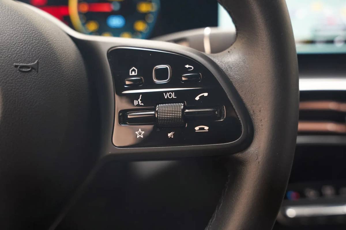 Mercedes-Benz EQC Mercedes-Benz EQC 400 4MATIC Business Solution 80 kWh [ Clima Navi Apple/Android Leer Stoelverwarming ]