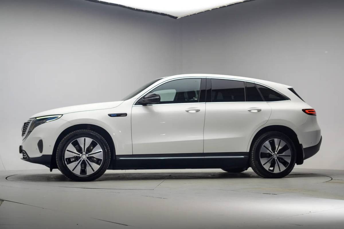 Mercedes-Benz EQC Mercedes-Benz EQC 400 4MATIC Business Solution 80 kWh [ Clima Navi Apple/Android Leer Stoelverwarming ]