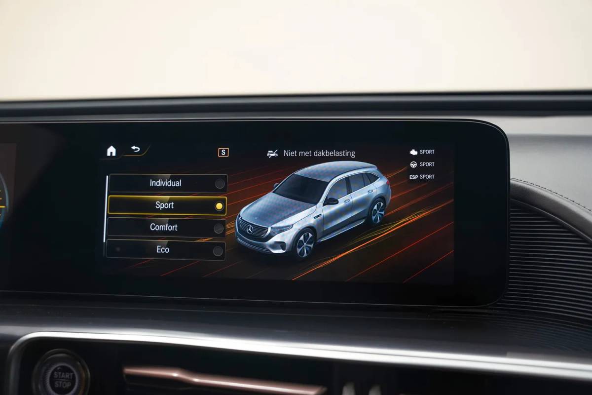 Mercedes-Benz EQC Mercedes-Benz EQC 400 4MATIC Business Solution 80 kWh [ Clima Navi Apple/Android Leer Stoelverwarming ]