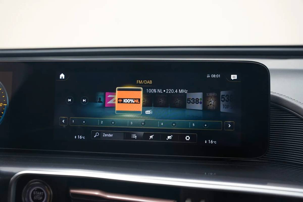 Mercedes-Benz EQC Mercedes-Benz EQC 400 4MATIC Business Solution 80 kWh [ Clima Navi Apple/Android Leer Stoelverwarming ]