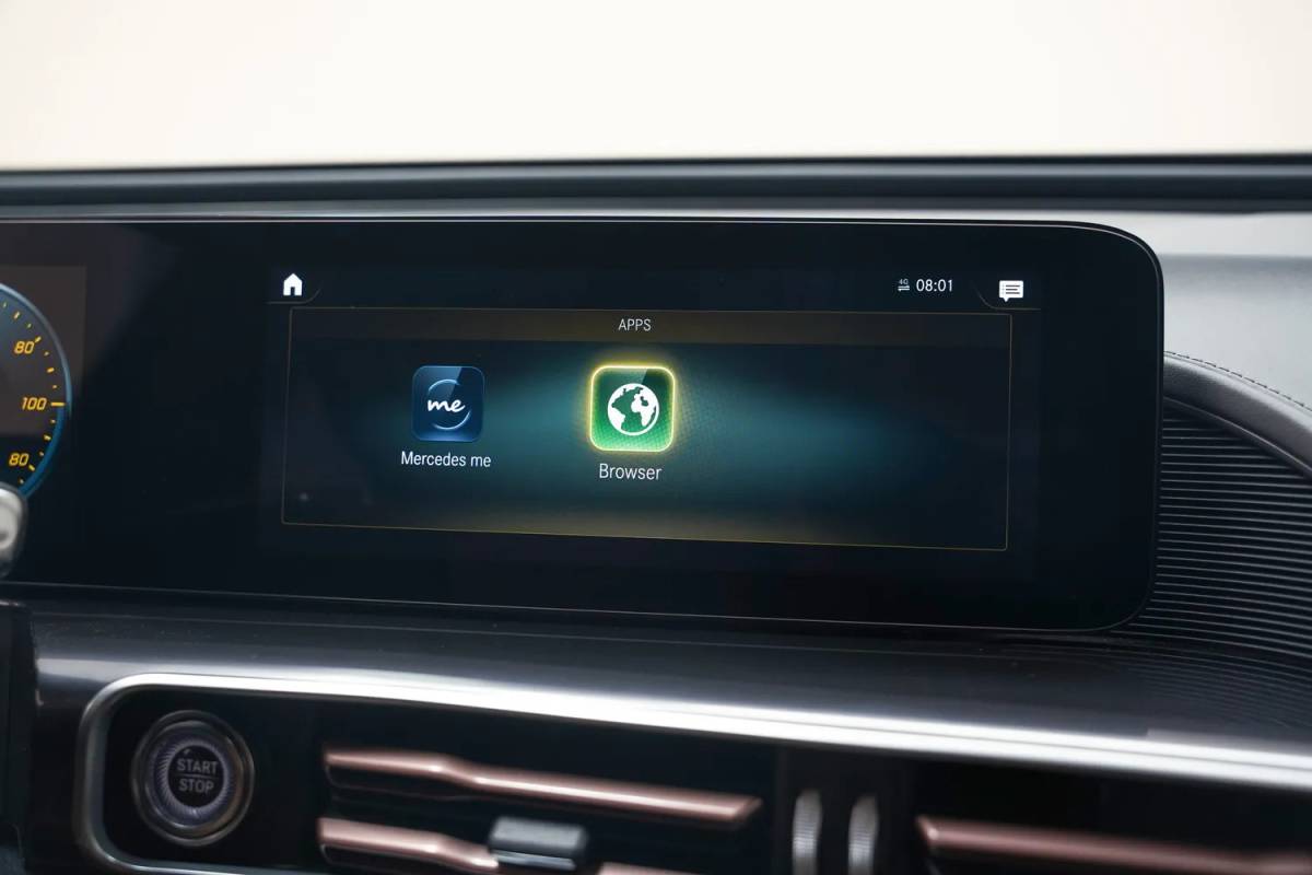 Mercedes-Benz EQC Mercedes-Benz EQC 400 4MATIC Business Solution 80 kWh [ Clima Navi Apple/Android Leer Stoelverwarming ]