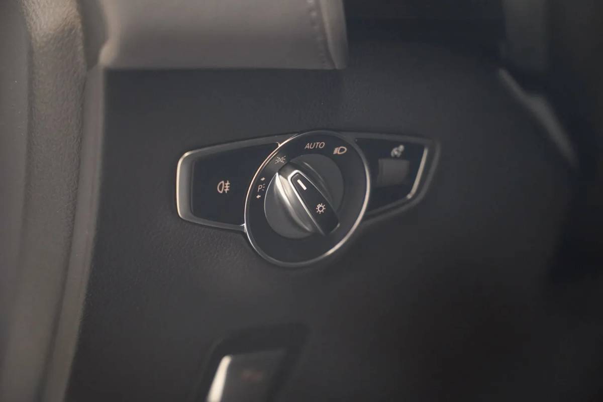 Mercedes-Benz EQC Mercedes-Benz EQC 400 4MATIC Business Solution 80 kWh [ Clima Navi Apple/Android Leer Stoelverwarming ]