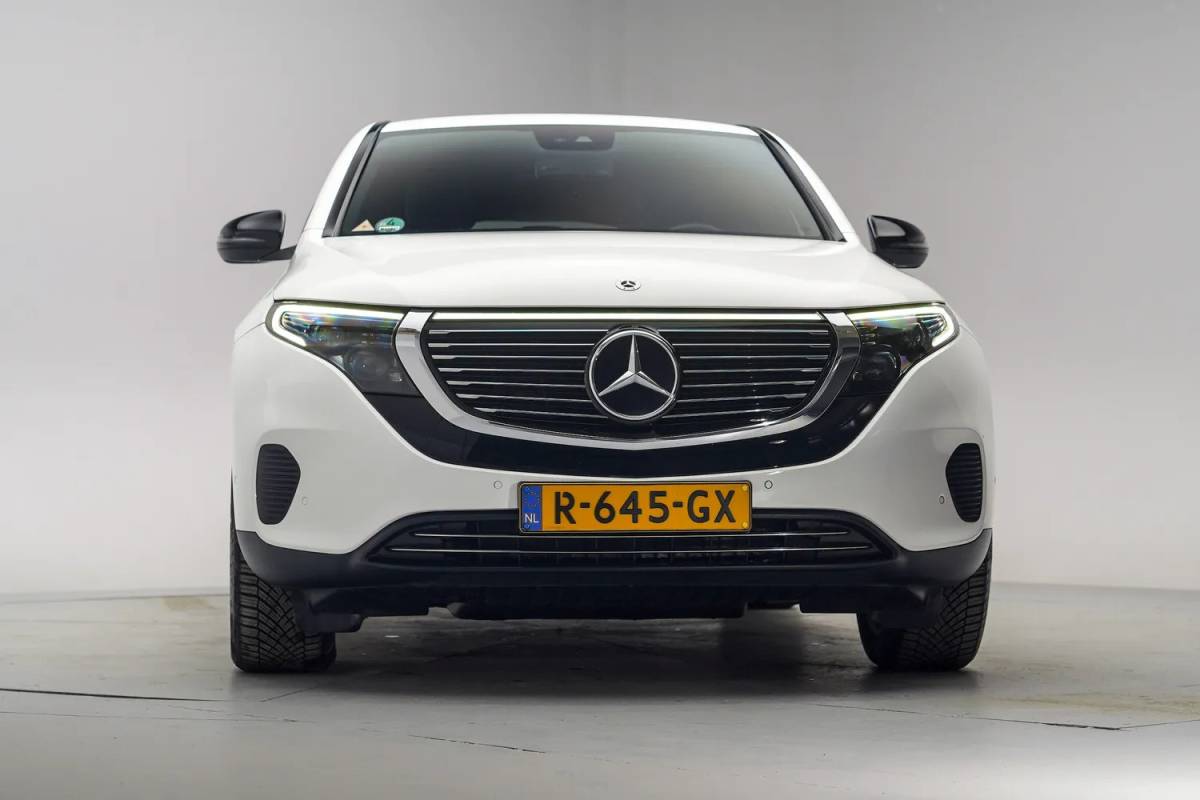 Mercedes-Benz EQC Mercedes-Benz EQC 400 4MATIC Business Solution 80 kWh [ Clima Navi Apple/Android Leer Stoelverwarming ]