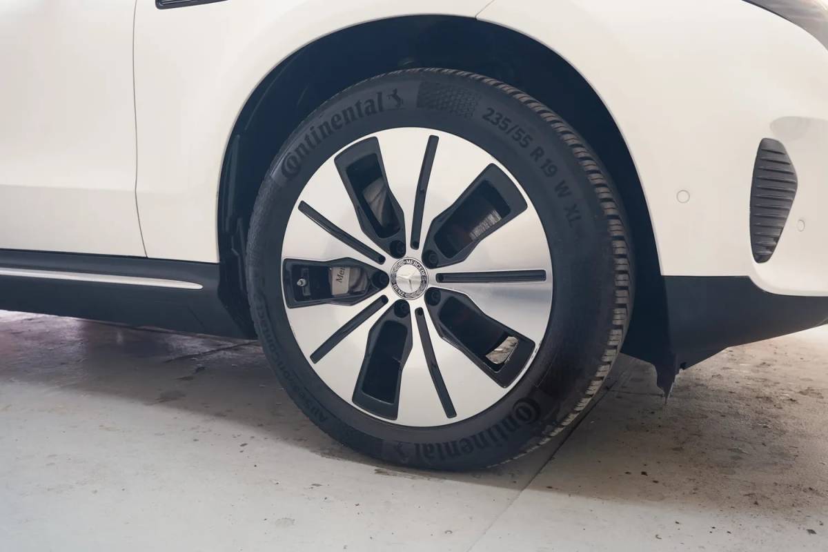 Mercedes-Benz EQC Mercedes-Benz EQC 400 4MATIC Business Solution 80 kWh [ Clima Navi Apple/Android Leer Stoelverwarming ]