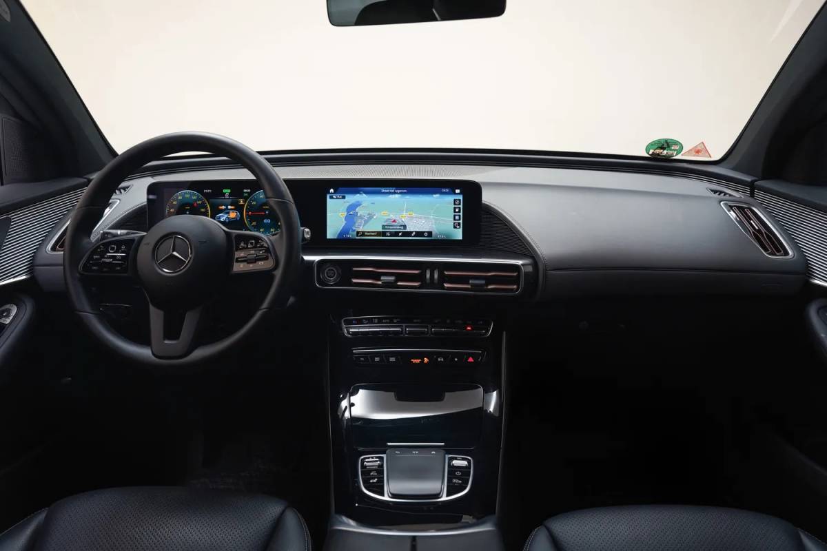 Mercedes-Benz EQC Mercedes-Benz EQC 400 4MATIC Business Solution 80 kWh [ Clima Navi Apple/Android Leer Stoelverwarming ]