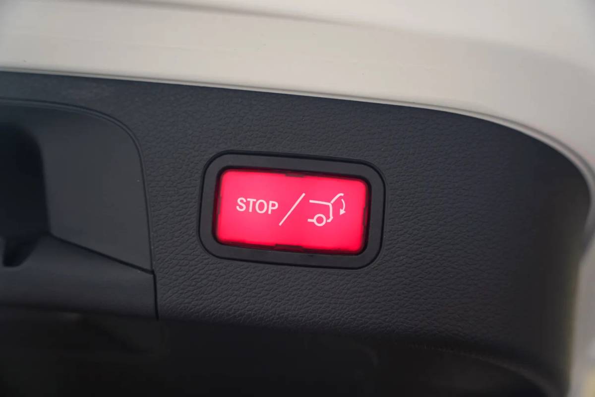 Mercedes-Benz EQC Mercedes-Benz EQC 400 4MATIC Business Solution 80 kWh [ Clima Navi Apple/Android Leer Stoelverwarming ]