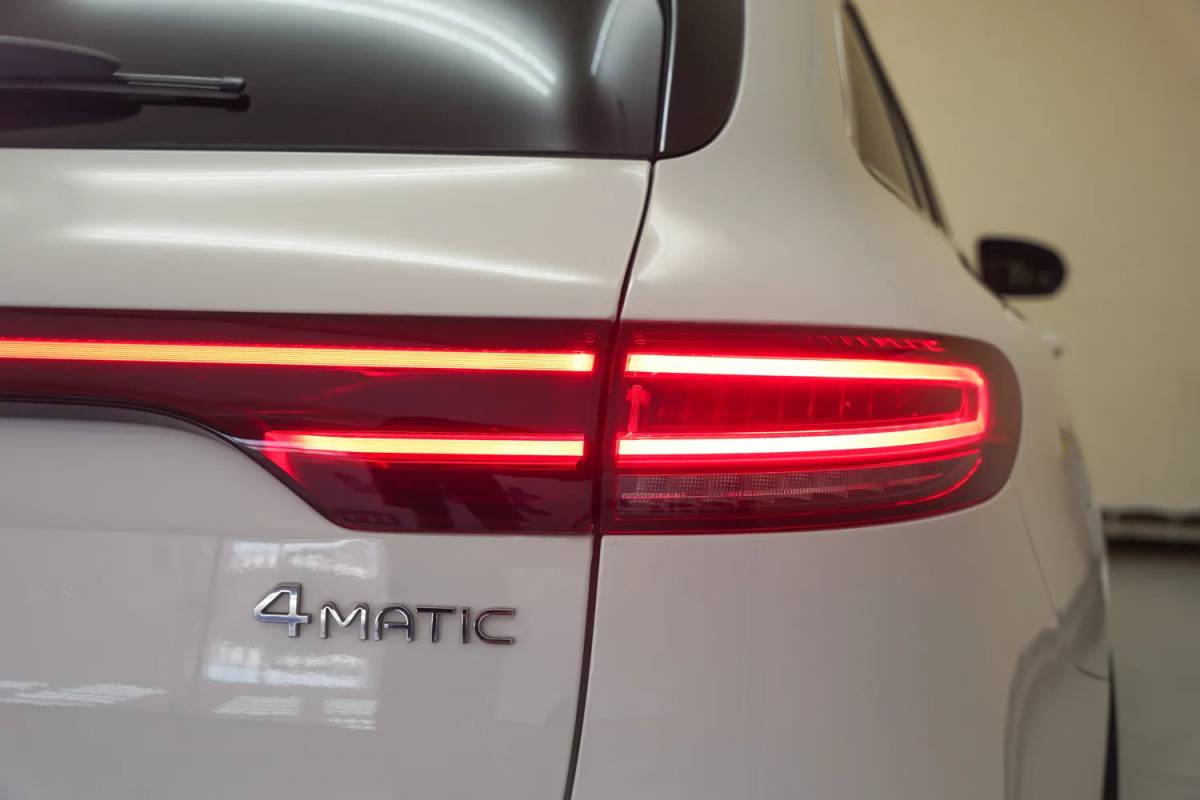 Mercedes-Benz EQC Mercedes-Benz EQC 400 4MATIC Business Solution 80 kWh [ Clima Navi Apple/Android Leer Stoelverwarming ]