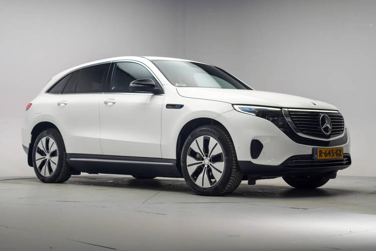 Mercedes-Benz EQC Mercedes-Benz EQC 400 4MATIC Business Solution 80 kWh [ Clima Navi Apple/Android Leer Stoelverwarming ]