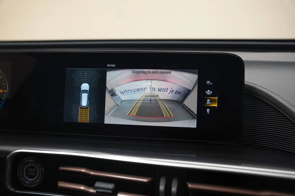 Mercedes-Benz EQC Mercedes-Benz EQC 400 4MATIC Business Solution 80 kWh [ Clima Navi Apple/Android Leer Stoelverwarming ]