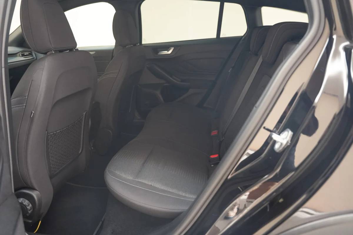 Ford Focus Ford Focus i.5 EcoB Wagon Active X Aut. [ECC / Clima Trekhaak Navi Apple / Android]