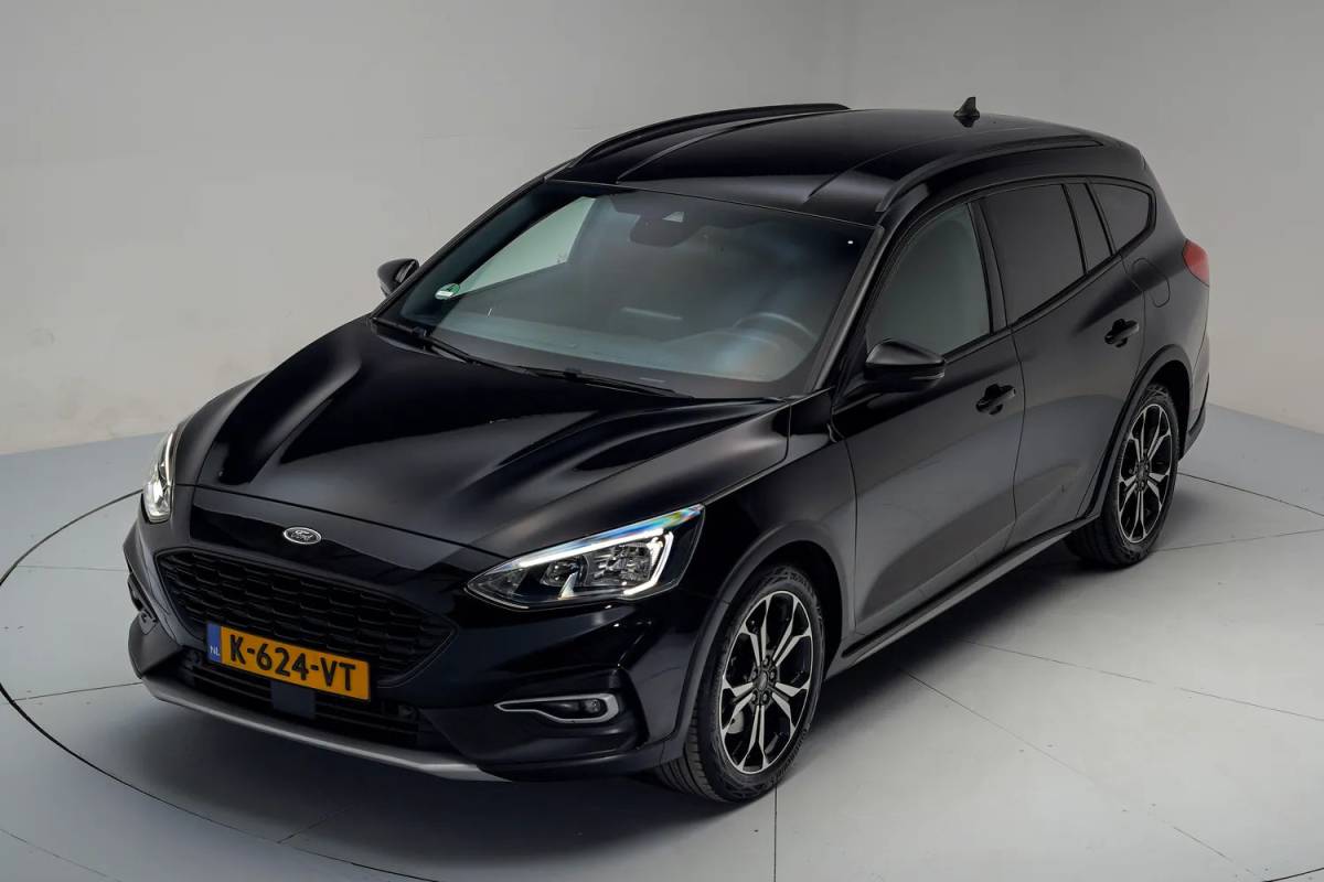 Ford Focus Ford Focus i.5 EcoB Wagon Active X Aut. [ECC / Clima Trekhaak Navi Apple / Android]