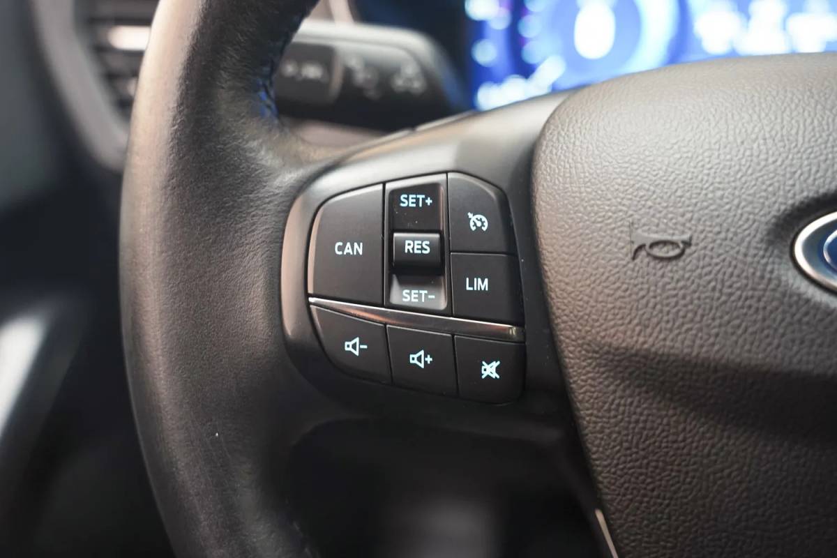 Ford Focus Ford Focus i.5 EcoB Wagon Active X Aut. [ECC / Clima Trekhaak Navi Apple / Android]