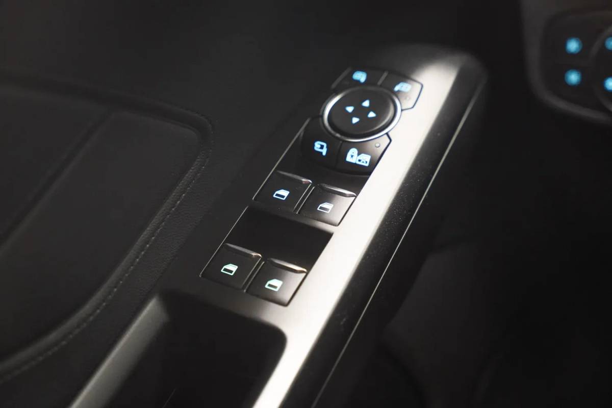 Ford Focus Ford Focus i.5 EcoB Wagon Active X Aut. [ECC / Clima Trekhaak Navi Apple / Android]
