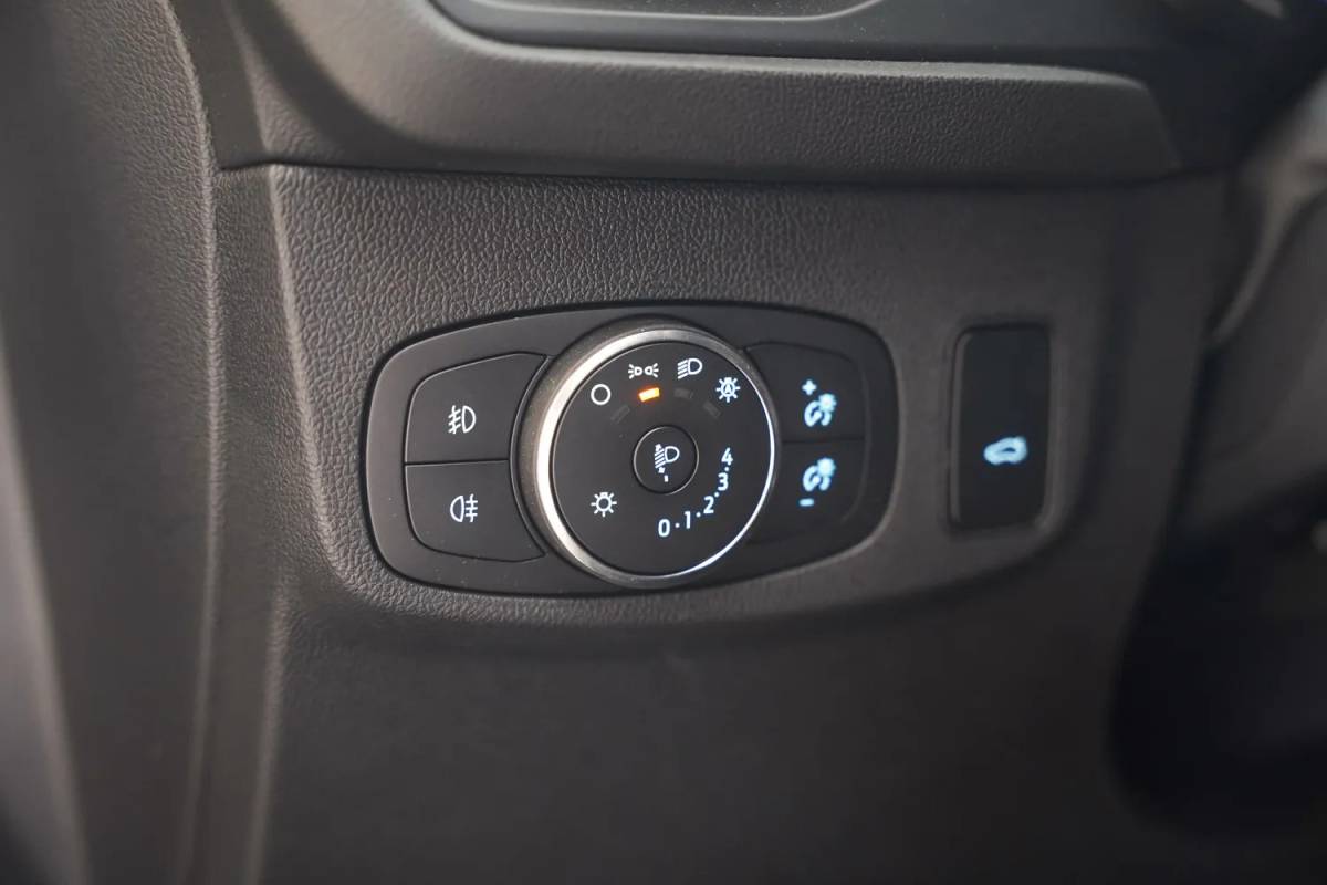 Ford Focus Ford Focus i.5 EcoB Wagon Active X Aut. [ECC / Clima Trekhaak Navi Apple / Android]