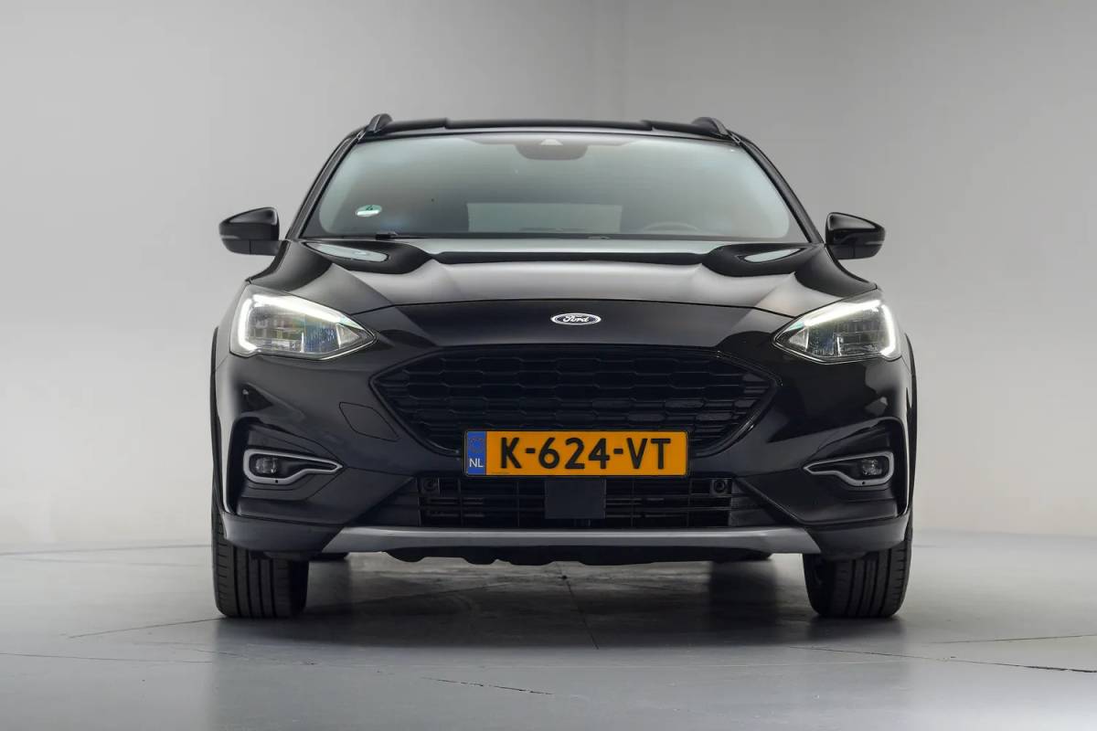 Ford Focus Ford Focus i.5 EcoB Wagon Active X Aut. [ECC / Clima Trekhaak Navi Apple / Android]