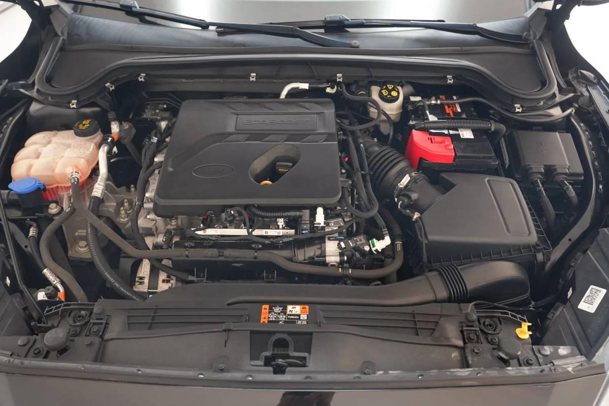 Ford Focus Ford Focus i.5 EcoB Wagon Active X Aut. [ECC / Clima Trekhaak Navi Apple / Android]
