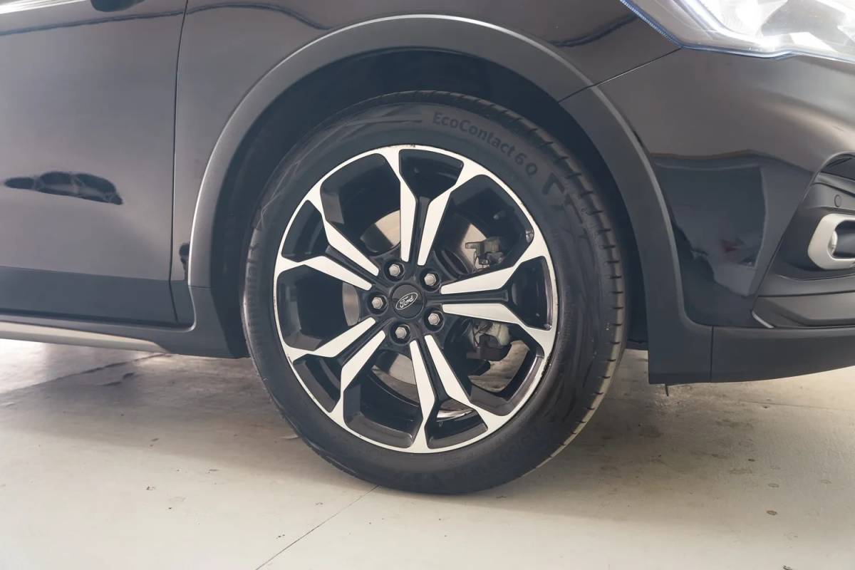 Ford Focus Ford Focus i.5 EcoB Wagon Active X Aut. [ECC / Clima Trekhaak Navi Apple / Android]