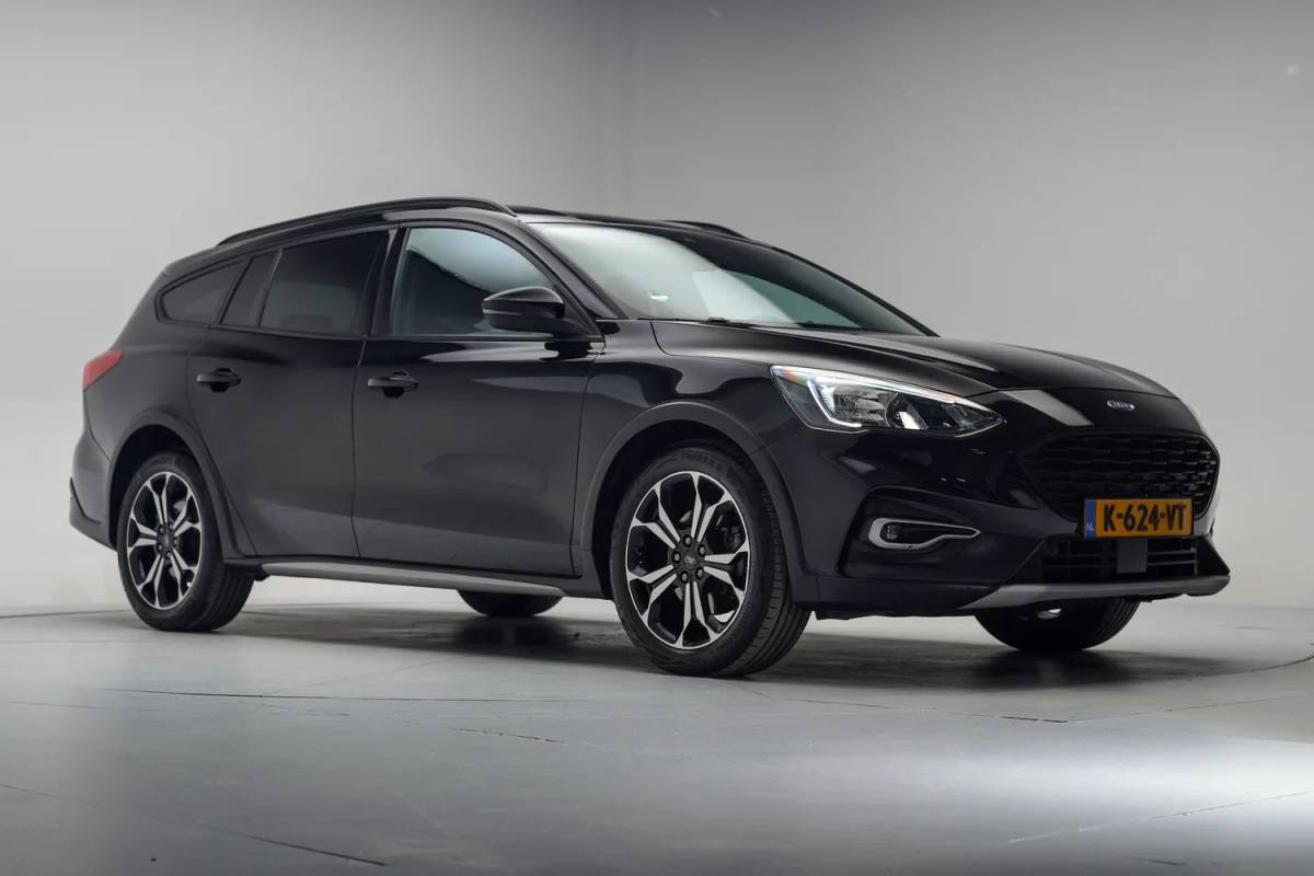 Ford Focus Ford Focus i.5 EcoB Wagon Active X Aut. [ECC / Clima Trekhaak Navi Apple / Android]