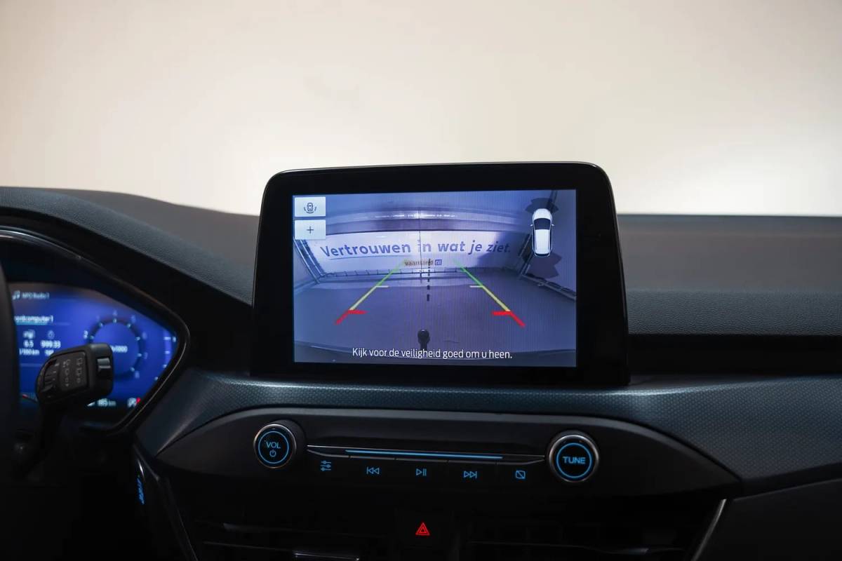 Ford Focus Ford Focus i.5 EcoB Wagon Active X Aut. [ECC / Clima Trekhaak Navi Apple / Android]