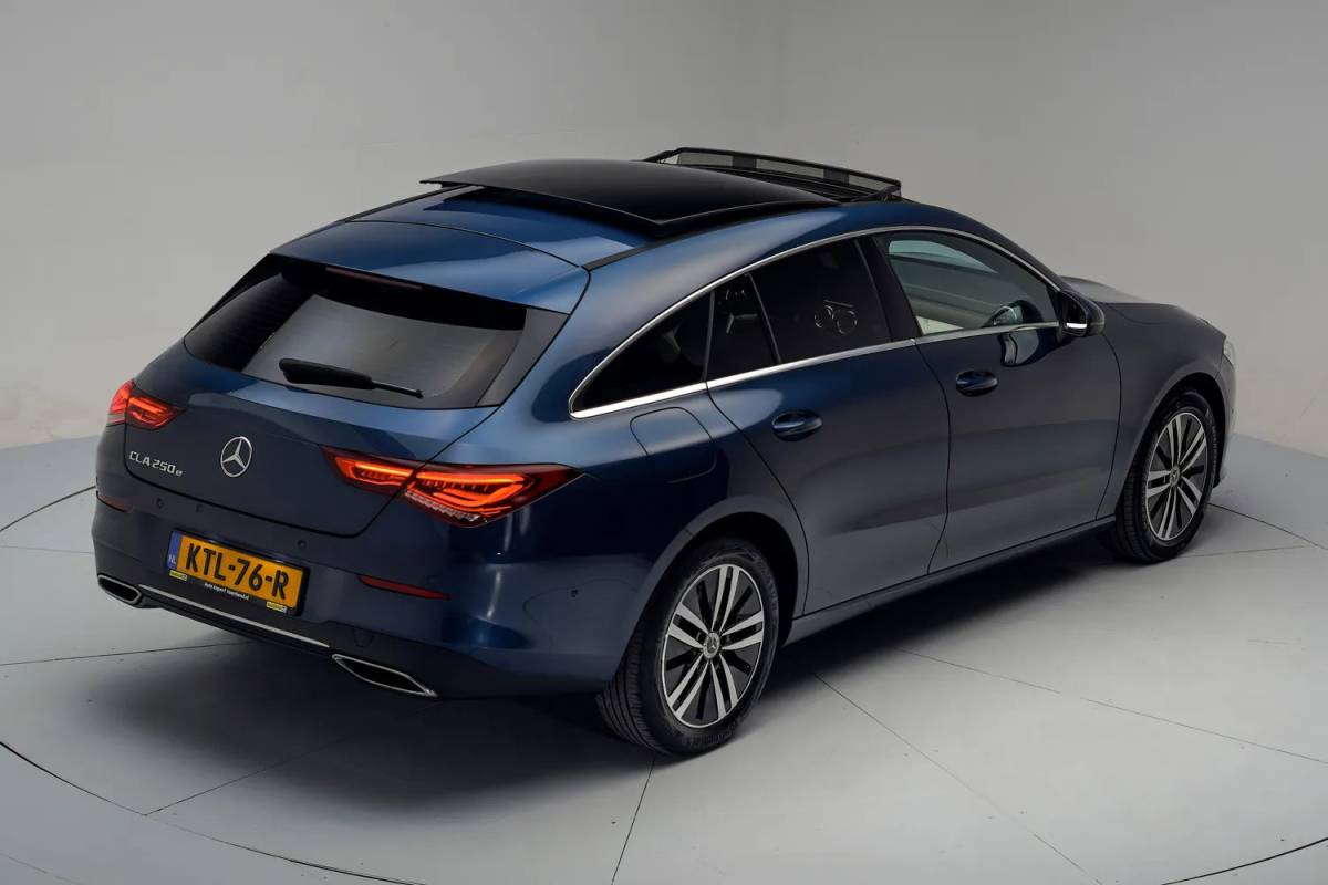 Mercedes-Benz CLA Mercedes-Benz CLA-Klasse 250e Business Solution Luxury Aut. [ Panoramadak Sfeerverlichting Camera Leder Widescreen ]
