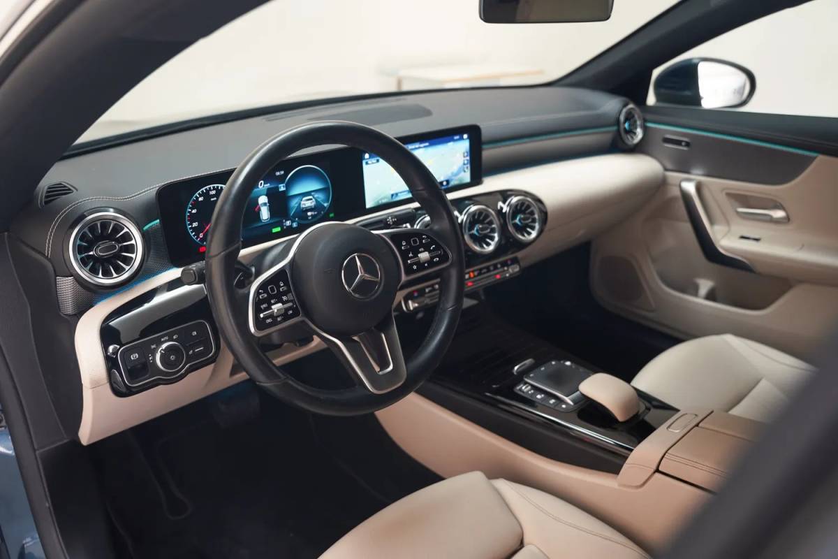 Mercedes-Benz CLA Mercedes-Benz CLA-Klasse 250e Business Solution Luxury Aut. [ Panoramadak Sfeerverlichting Camera Leder Widescreen ]