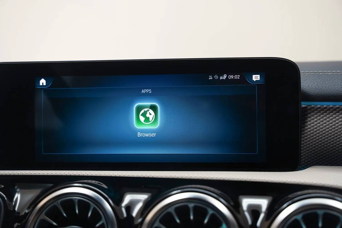 Mercedes-Benz CLA Mercedes-Benz CLA-Klasse 250e Business Solution Luxury Aut. [ Panoramadak Sfeerverlichting Camera Leder Widescreen ]