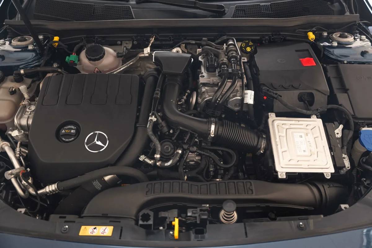 Mercedes-Benz CLA Mercedes-Benz CLA-Klasse 250e Business Solution Luxury Aut. [ Panoramadak Sfeerverlichting Camera Leder Widescreen ]