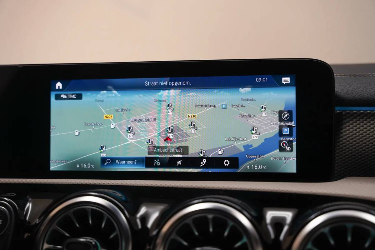 Mercedes-Benz CLA Mercedes-Benz CLA-Klasse 250e Business Solution Luxury Aut. [ Panoramadak Sfeerverlichting Camera Leder Widescreen ]