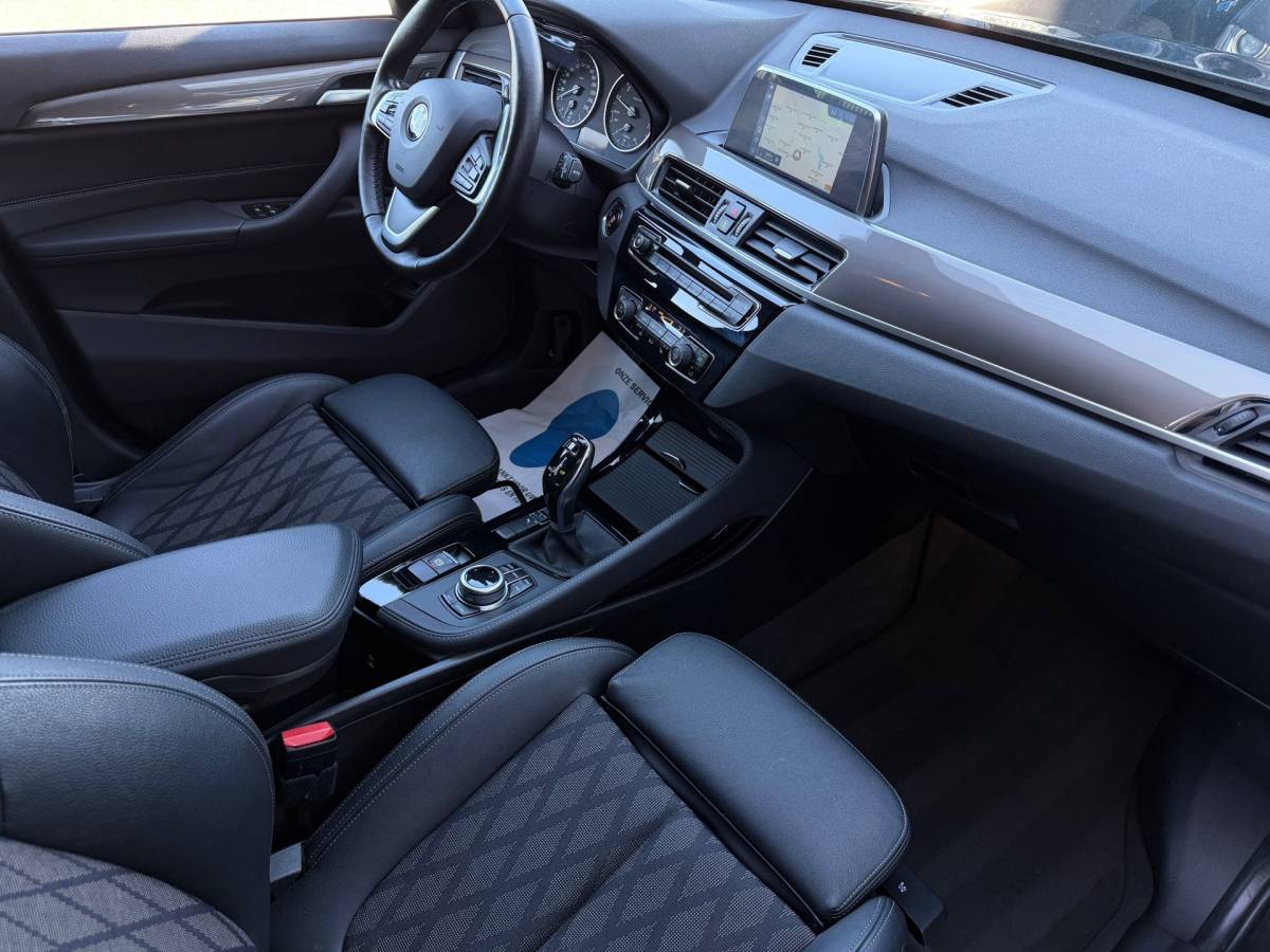 BMW X1 BMW X1 SDrive18i High Executive/SportStoelen+LED+Trekhaak