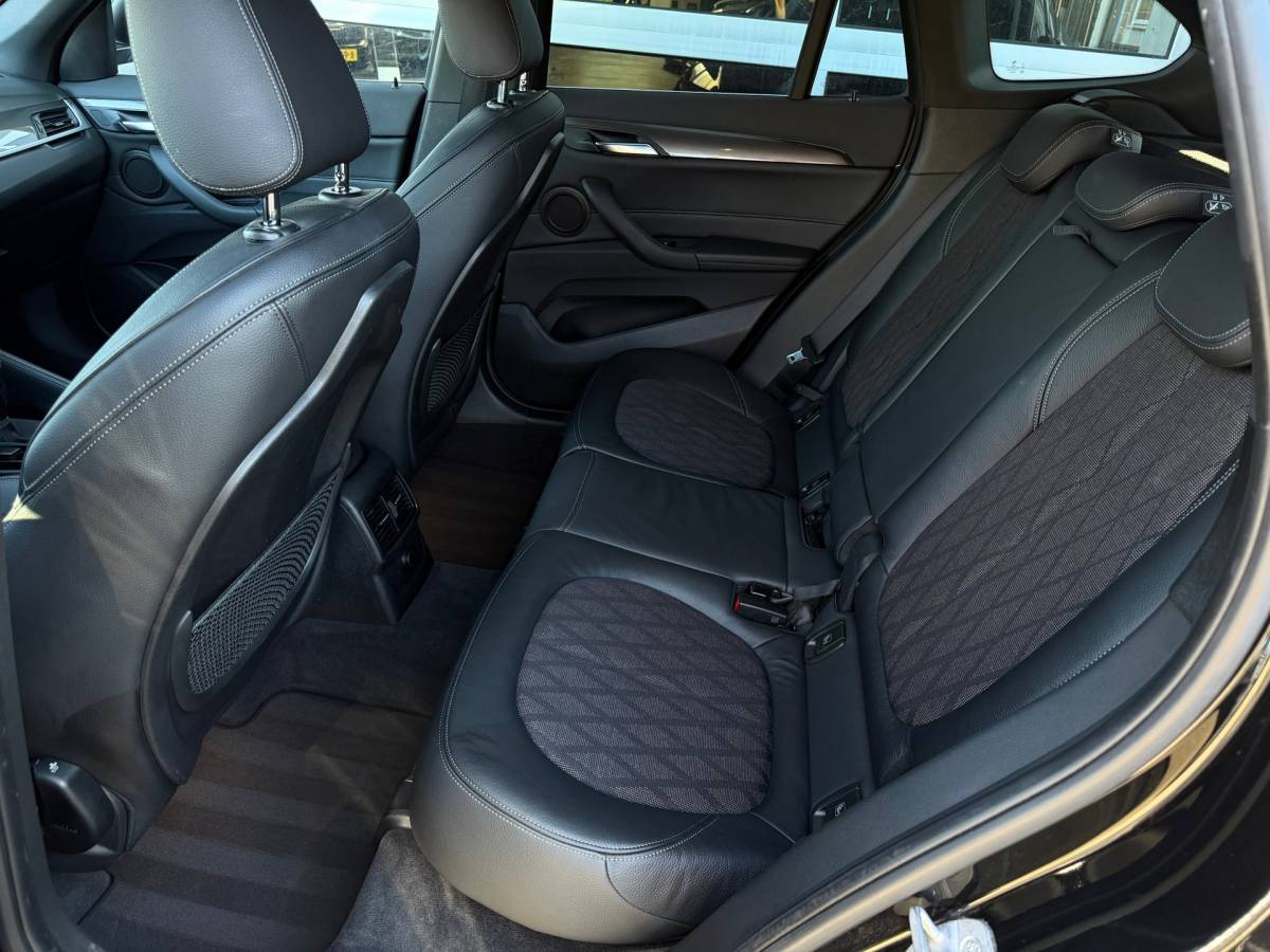 BMW X1 BMW X1 SDrive18i High Executive/SportStoelen+LED+Trekhaak