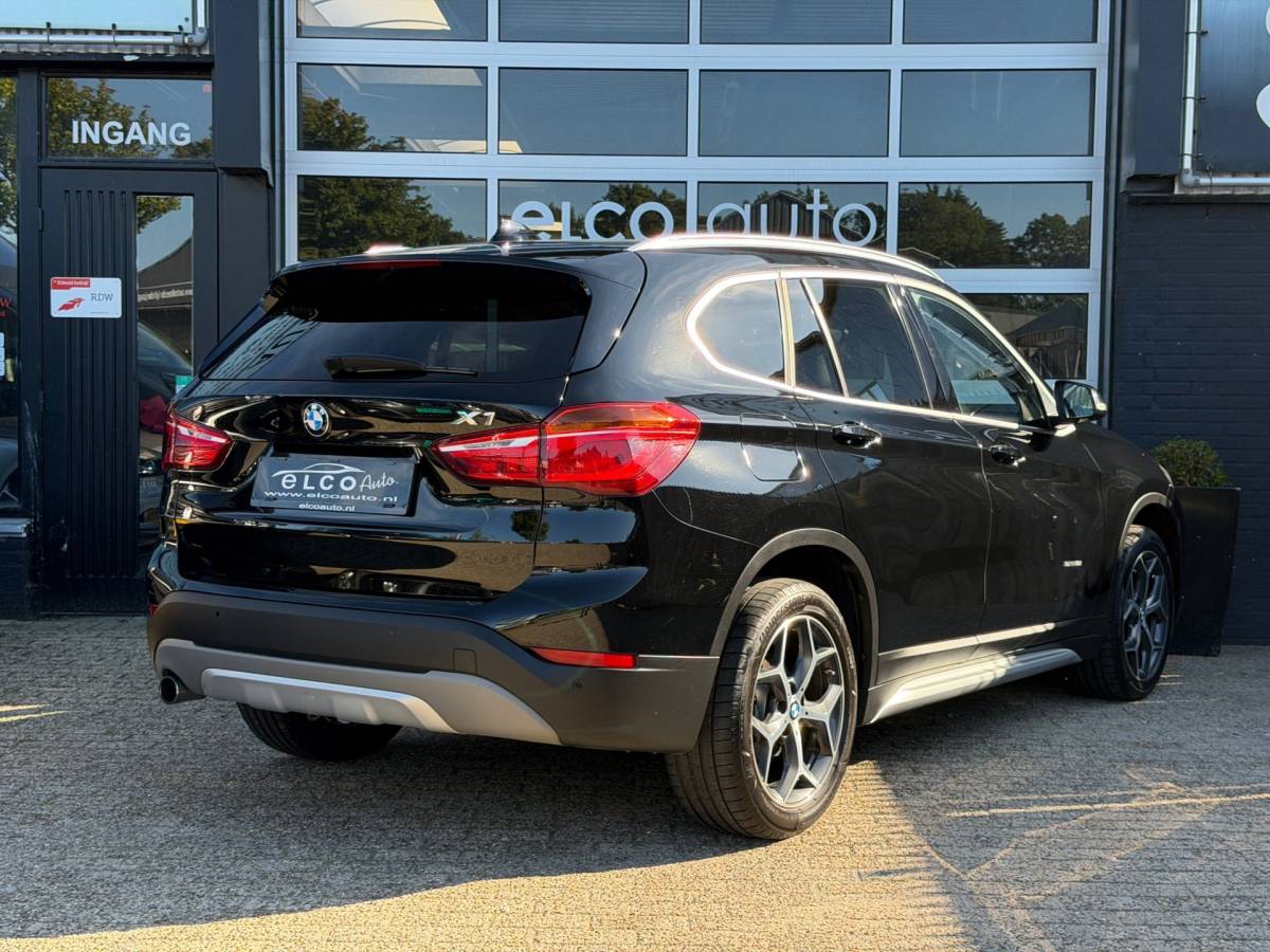 BMW X1 BMW X1 SDrive18i High Executive/SportStoelen+LED+Trekhaak