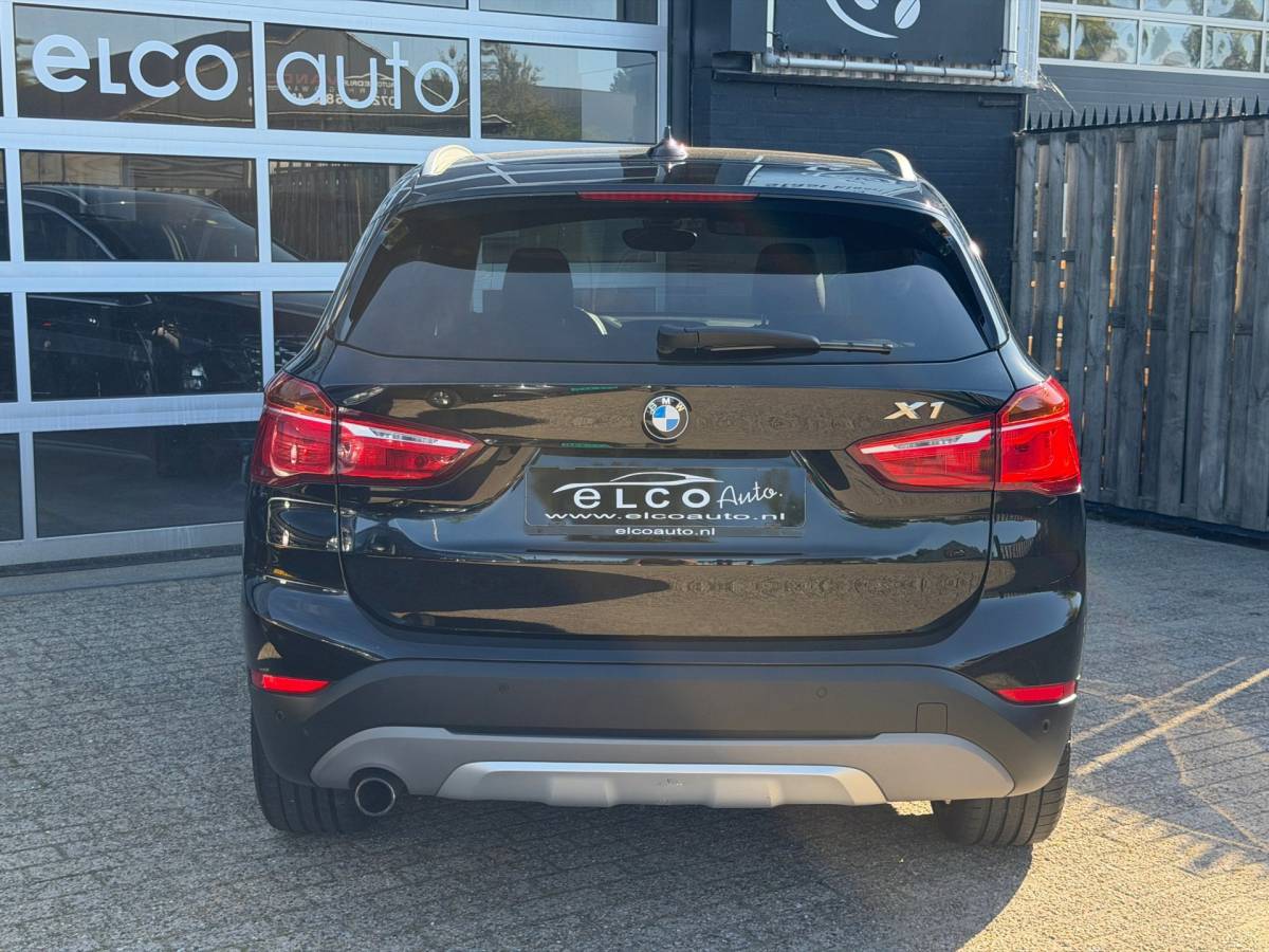 BMW X1 BMW X1 SDrive18i High Executive/SportStoelen+LED+Trekhaak