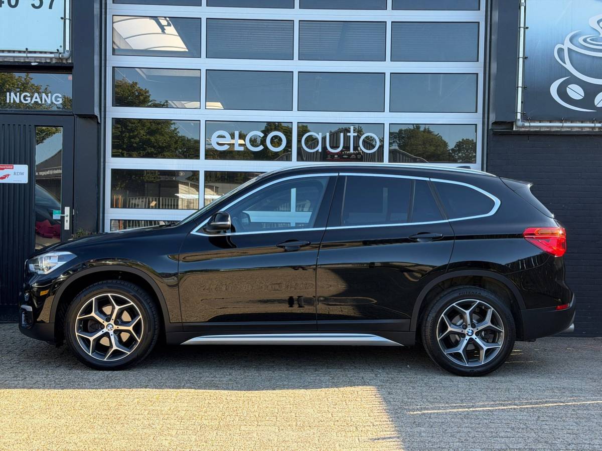 BMW X1 BMW X1 SDrive18i High Executive/SportStoelen+LED+Trekhaak