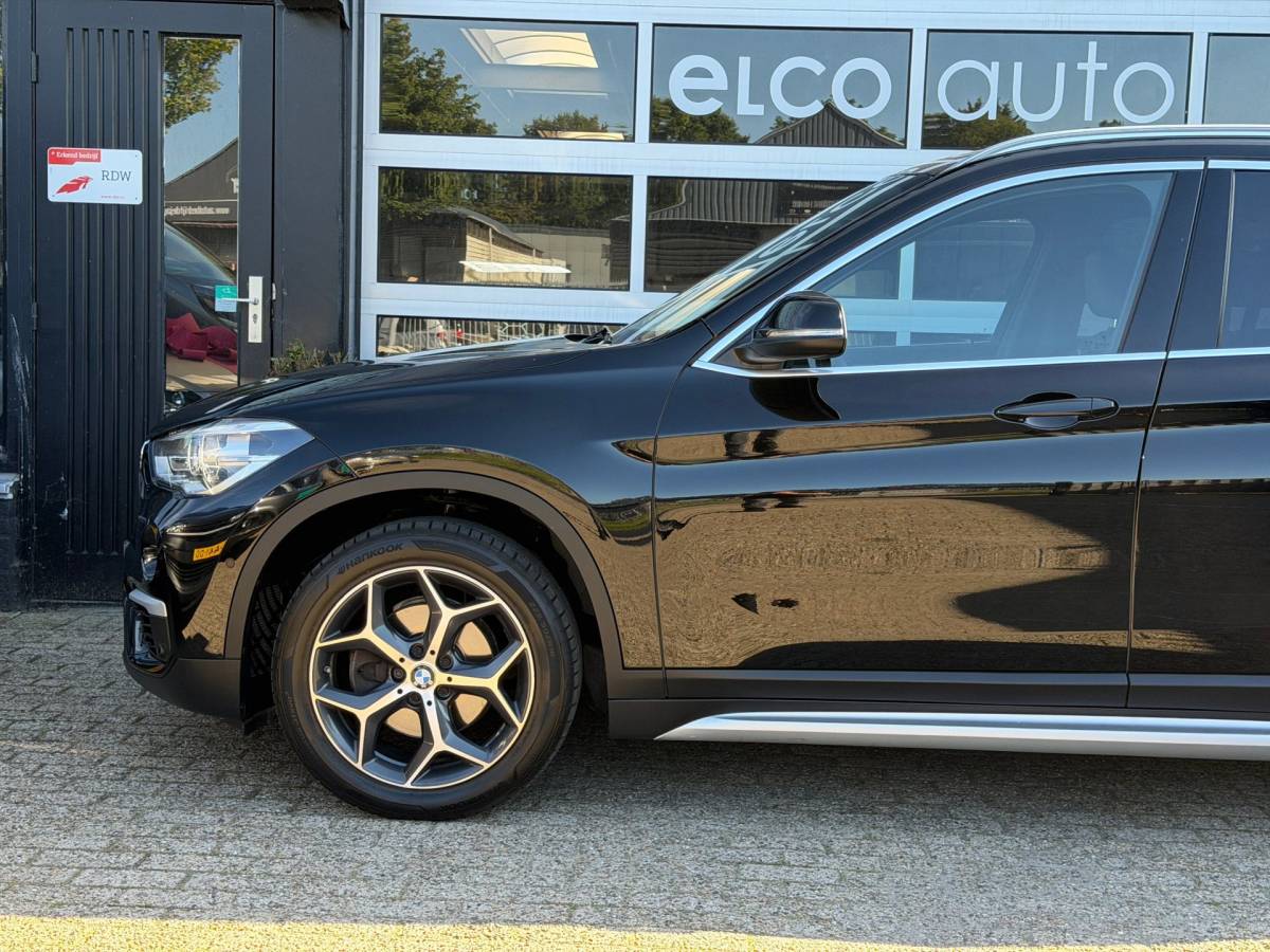 BMW X1 BMW X1 SDrive18i High Executive/SportStoelen+LED+Trekhaak