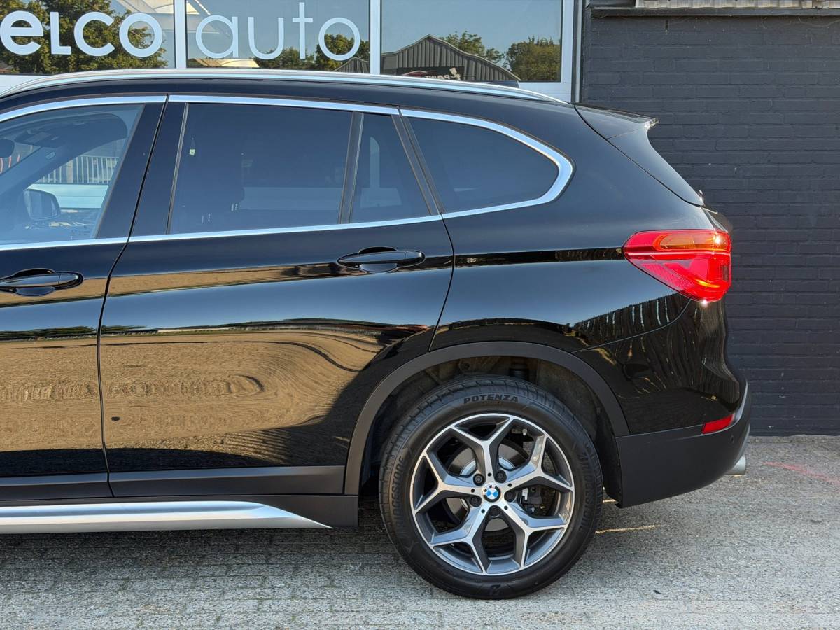 BMW X1 BMW X1 SDrive18i High Executive/SportStoelen+LED+Trekhaak